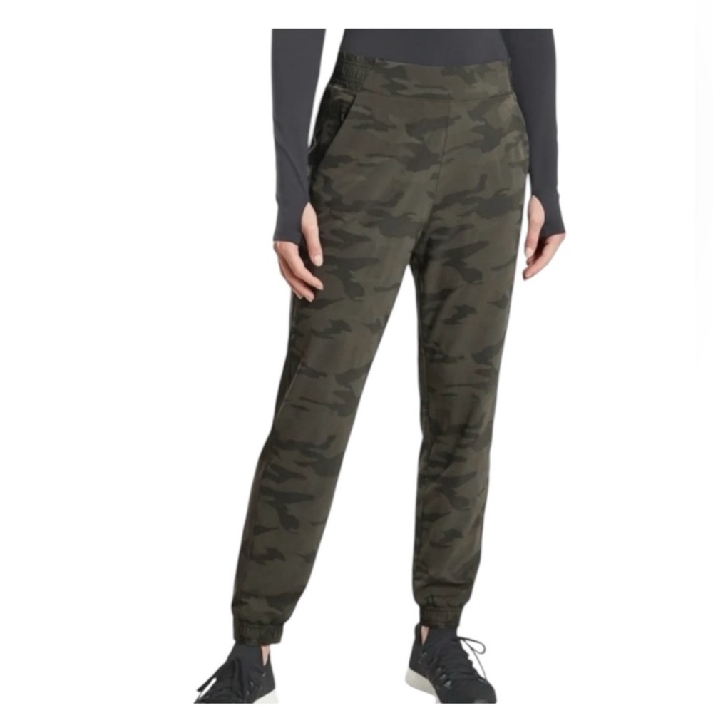 Athleta olive Camouflage Brooklyn textured lined Jogger Pants size 8